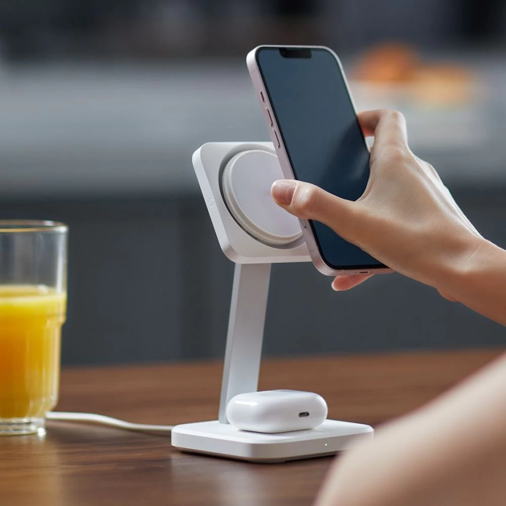 Wireless chargers  ESR HALOLOCK 2IN1 CRYOBOOST MAGNETIC MAGSAFE WIRELESS CHARGER white
