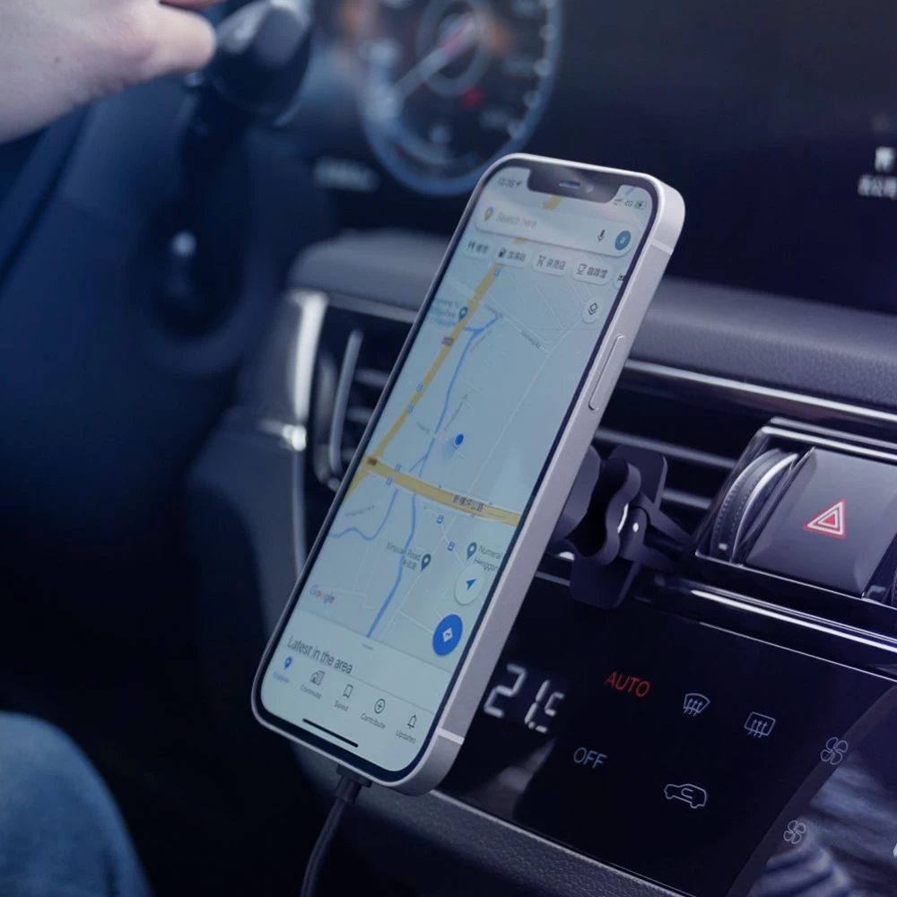 Wireless chargers  Road Magnetic Car Mount with Charging iPhone 12 / 13 14 15 /16 Series black