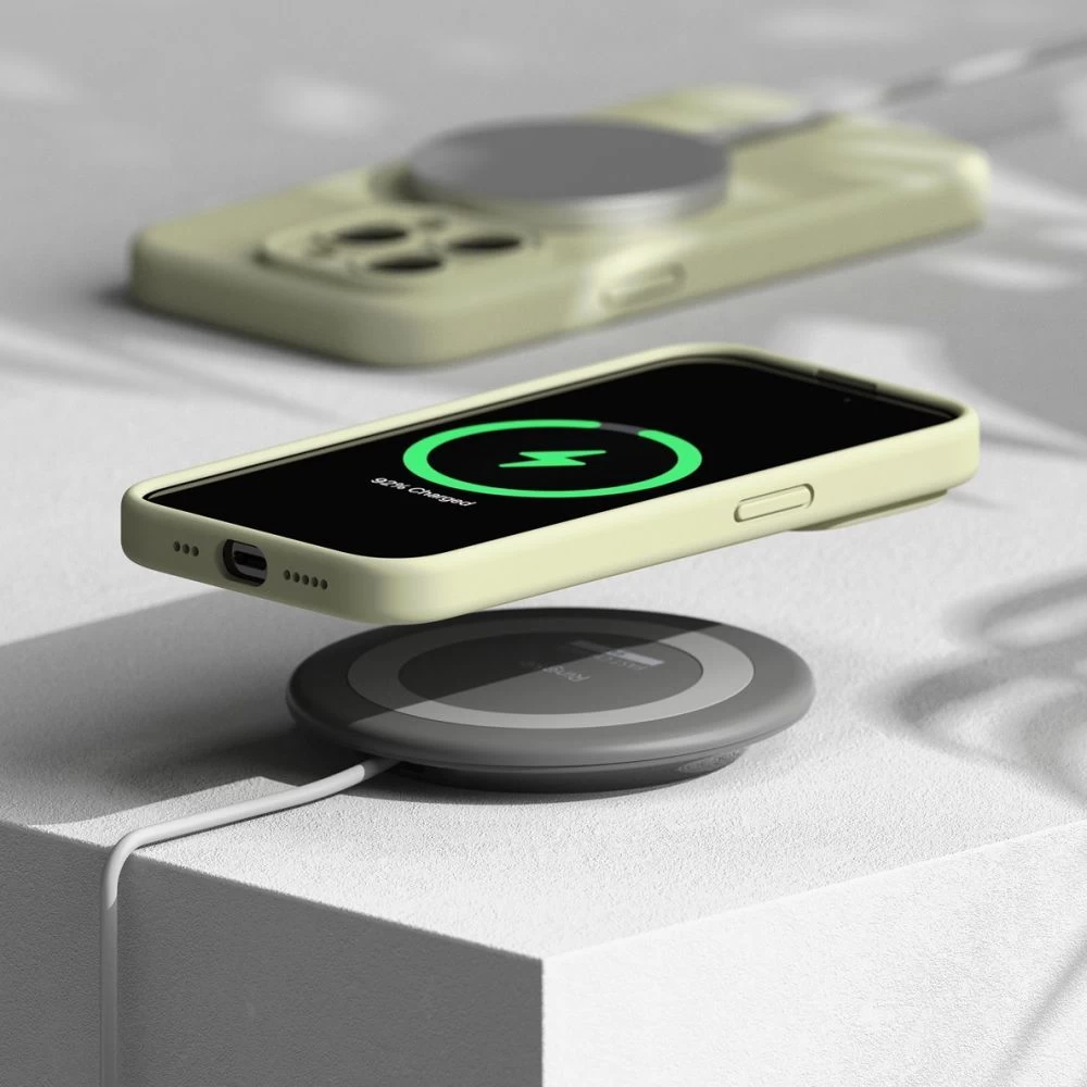 Apple iPhone 15 Pro Max case green RINGKE SILICONE MAGNETIC MAGSAFE